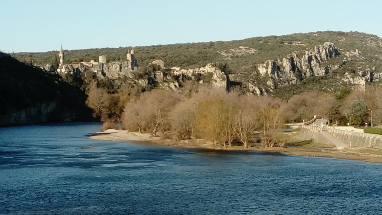 לינה וארוחת בוקר Bourg-Saint-Andéol L'Oustau Bonur מראה חיצוני תמונה